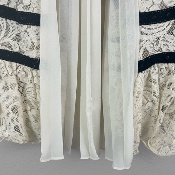 Ryu Cream Lace w/ Black Trim Long Sleeve Pleated Back Blouse - Picture 5 of 8